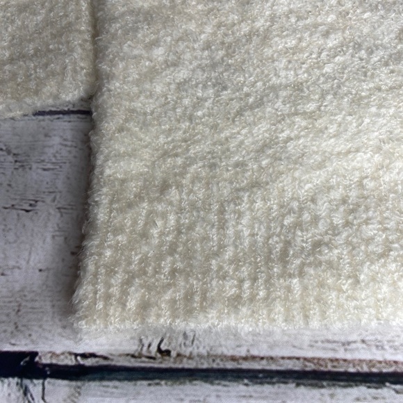 Topshop Cream Boucle Mock Neck Sweater Size 8-10 - Picture 6 of 7